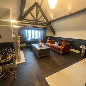  Apartment Eastgate Rows