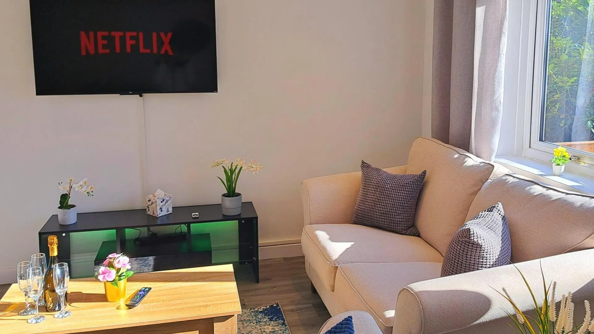 Ferienhaus Cozy, Charming 3-Bedroom Home In Chester- Free Parking- Sleeps Up To 6