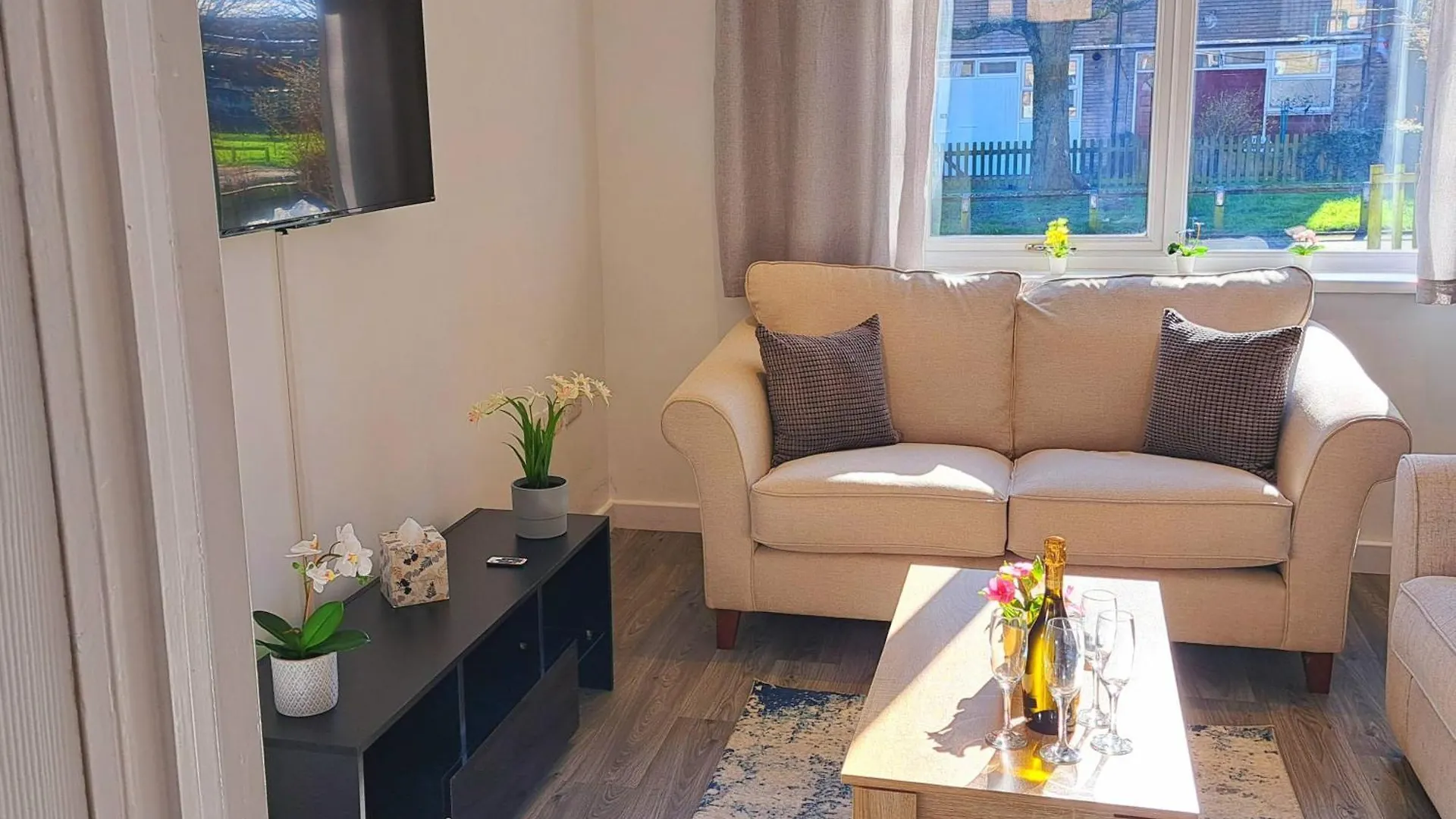 Cozy, Charming 3-Bedroom Home In Chester- Free Parking- Sleeps Up To 6 0*, Chester Großbritannien